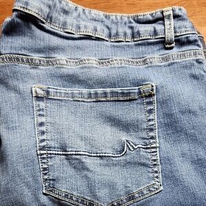 Classic Light Wash Denim Jeans - Light Blue